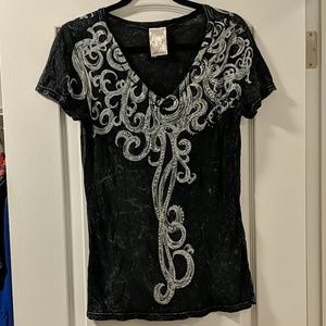 Western soft v neck T-shirt with accents